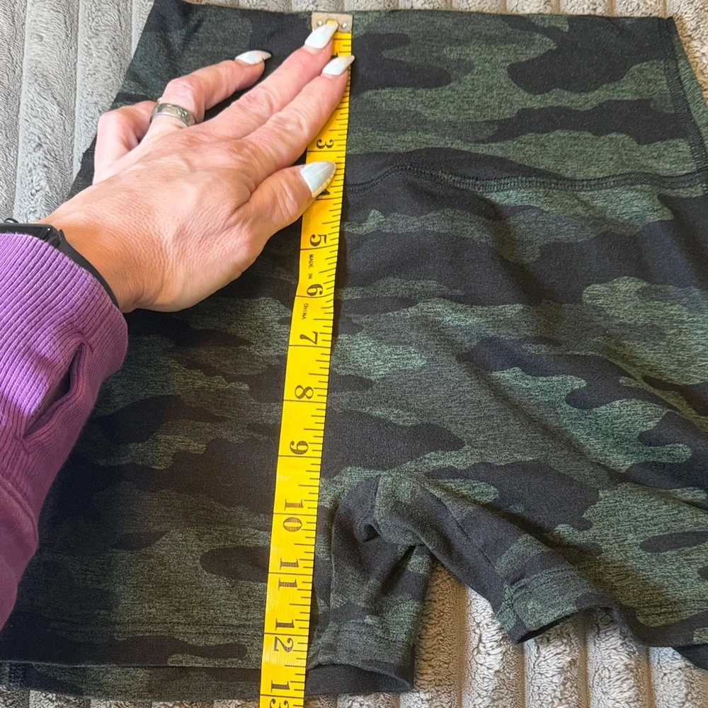 Bombshell Sportswear Green Camo Scrunch Butt Shorts | Estimated Size Small - Picture 6 of 7